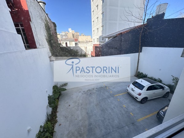 ALQUILAMOS SEMIPISO a ESTRENAR de 2amb en Plaza Mitre con Cochera +Terraza Privada y Baulera