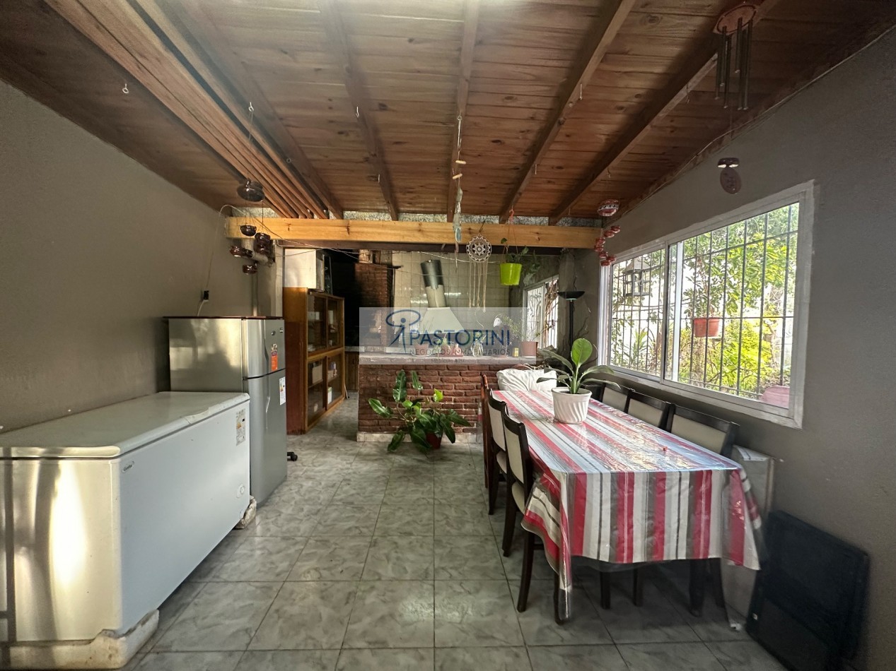 EN VENTA CHALET en Barrio Las Avenidas