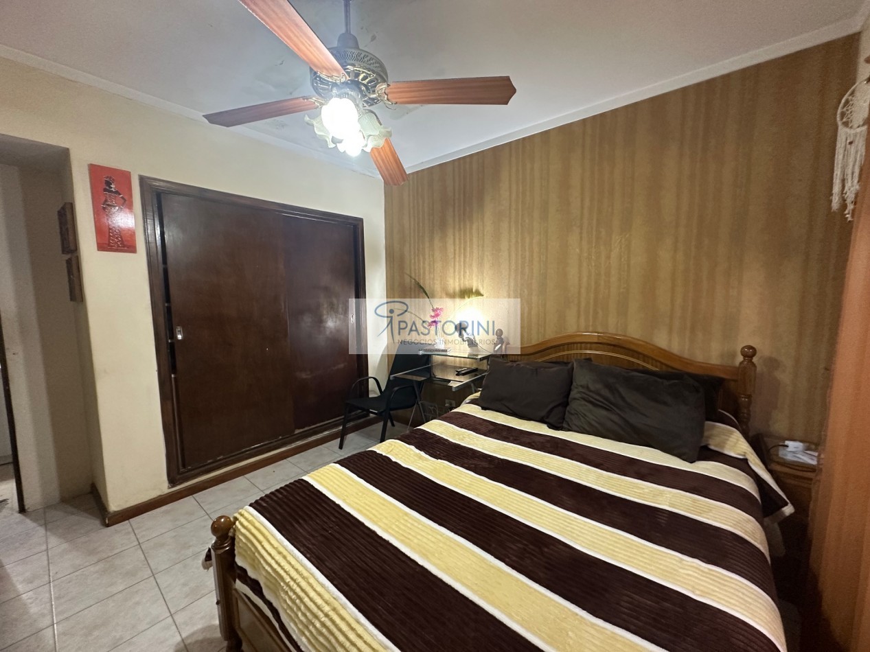 EN VENTA CHALET en Barrio Las Avenidas