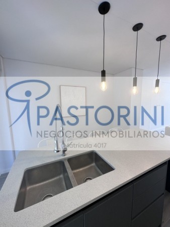 ALQUILAMOS MODERNO SEMIPISO a EQUIPADO de 2amb en Plaza Mitre 