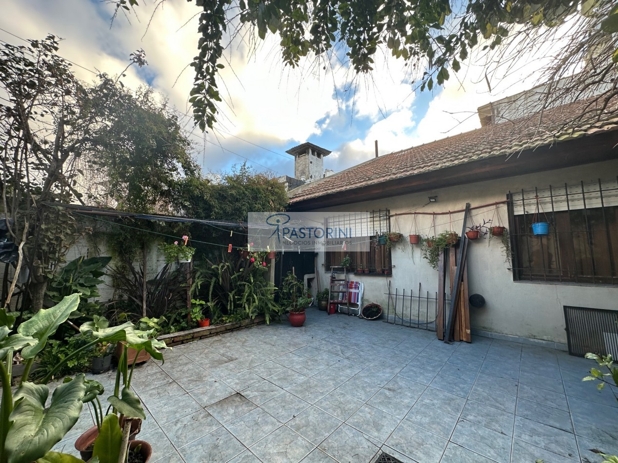 EN VENTA CHALET en Barrio Las Avenidas