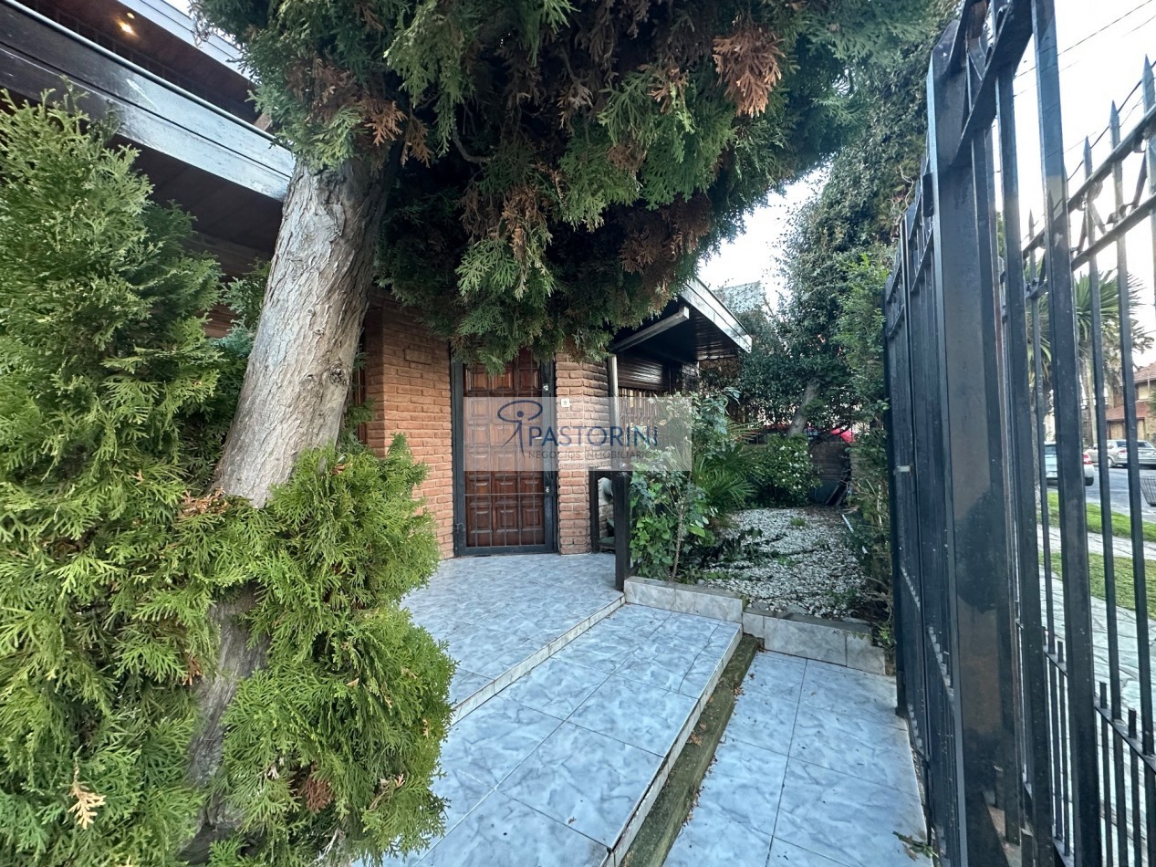 EN VENTA CHALET en Barrio Las Avenidas