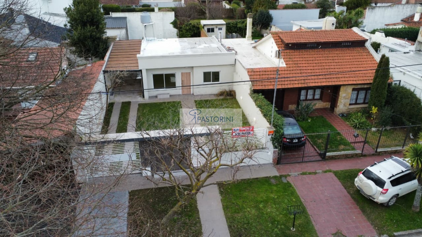VENDEMOS CASA CON PARQUE en PARQUE LURO