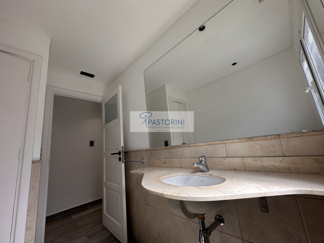 Alquilamos ideal centro de oficinas y/o consultorios