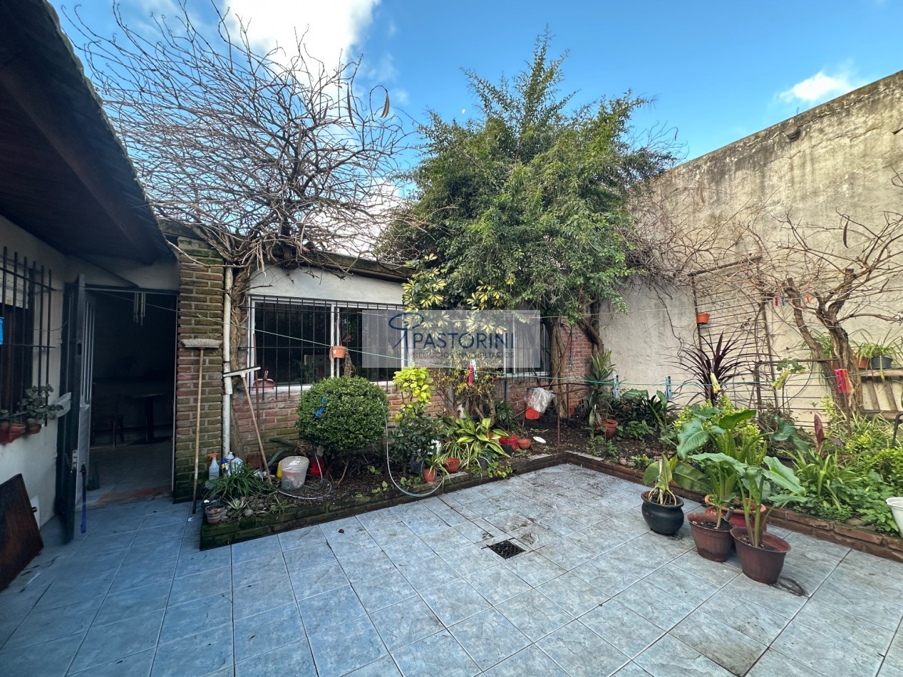 EN VENTA CHALET en Barrio Las Avenidas