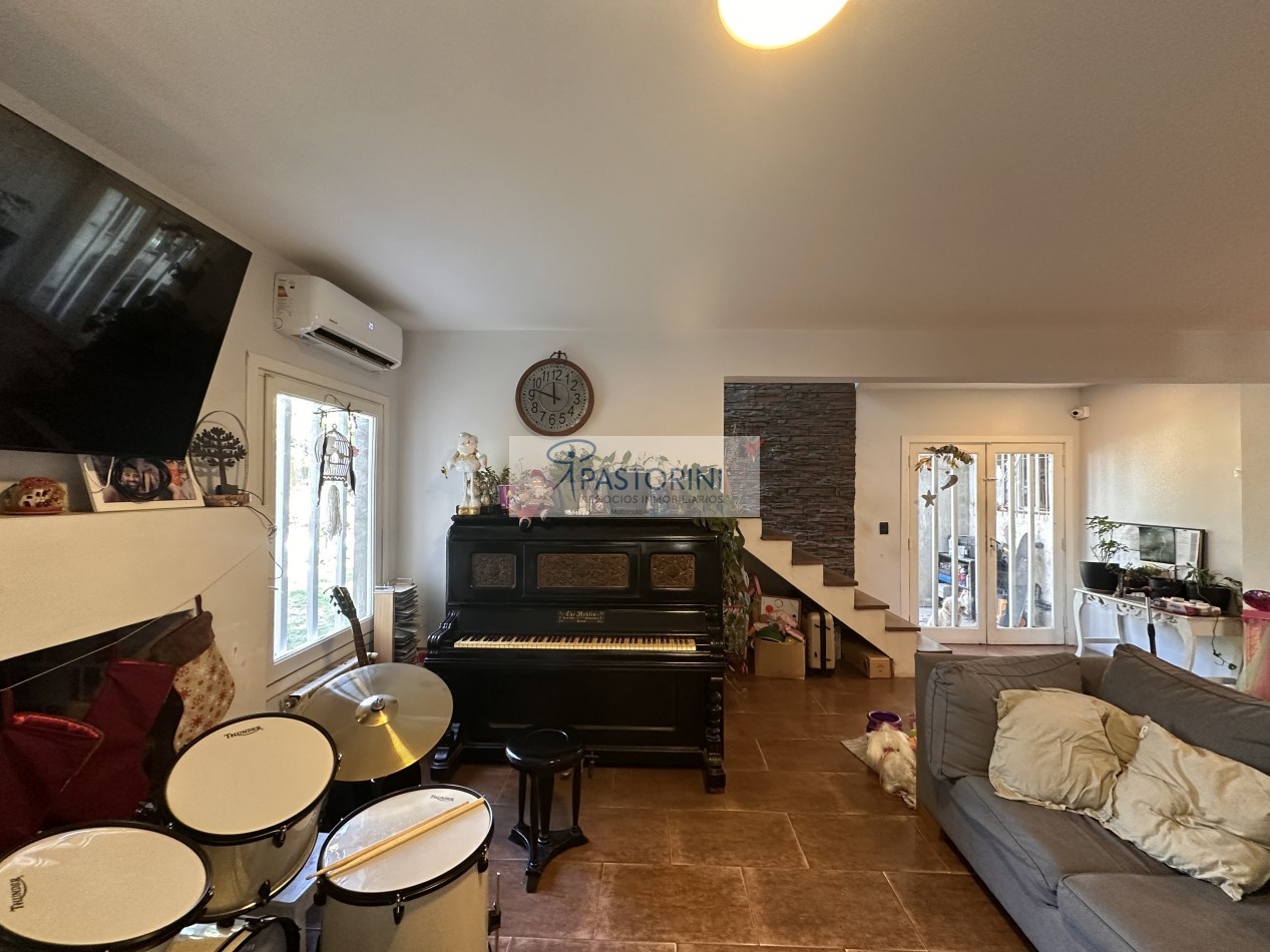 VENDEMOS CASA con Piscina 