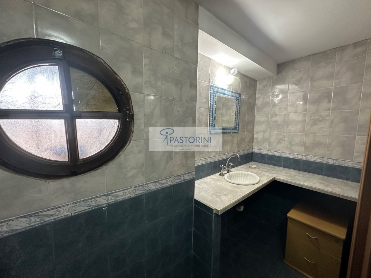 EN VENTA CHALET en Barrio Las Avenidas