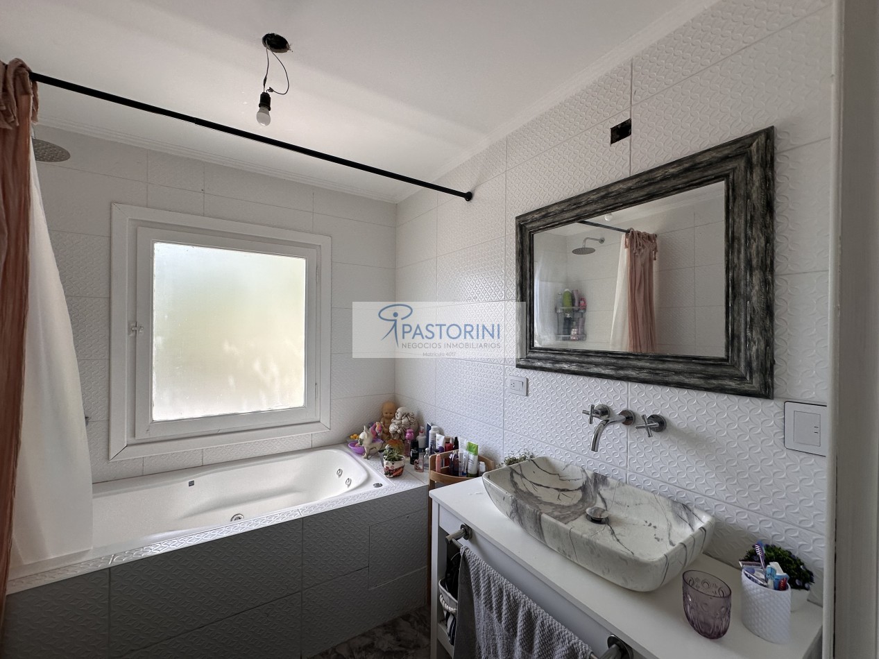 VENDEMOS CASA con Piscina 