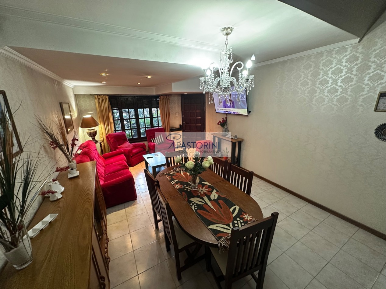 EN VENTA CHALET en Barrio Las Avenidas