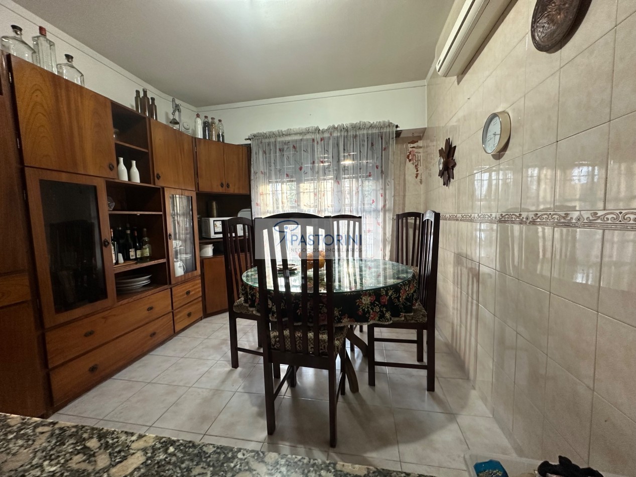 EN VENTA CHALET en Barrio Las Avenidas