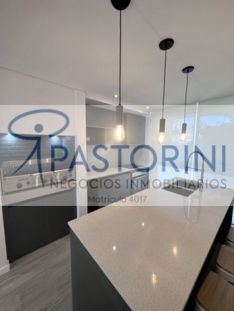 ALQUILAMOS MODERNO SEMIPISO de 2amb  con COCH en Plaza Mitre 