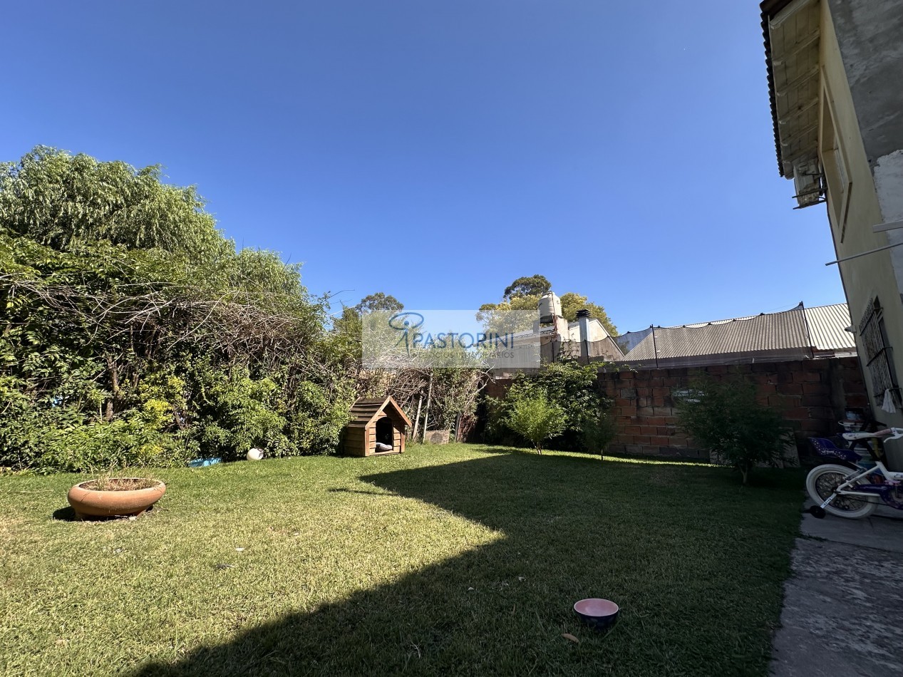 VENDEMOS CASA con Piscina 