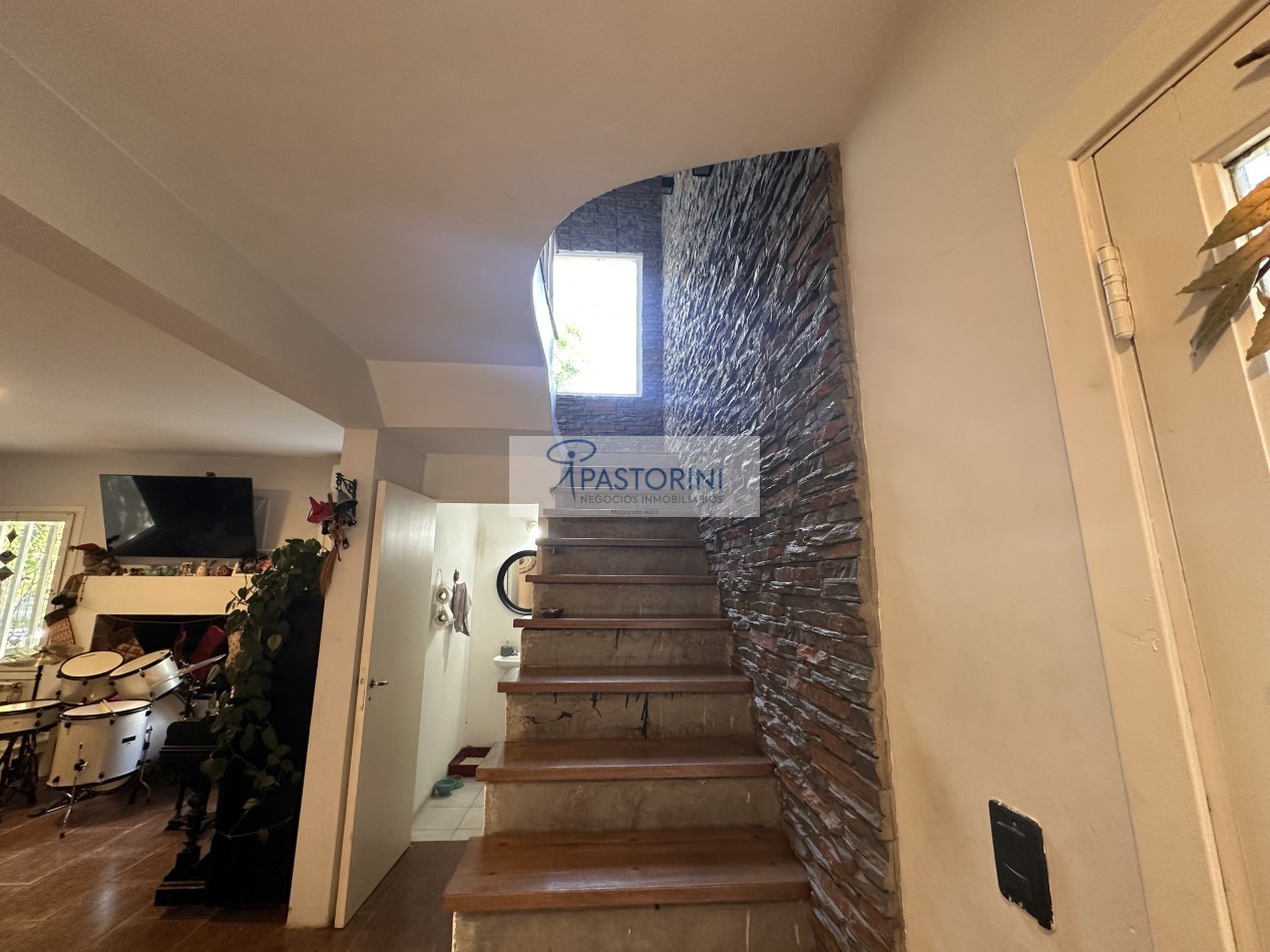 VENDEMOS CASA con Piscina 