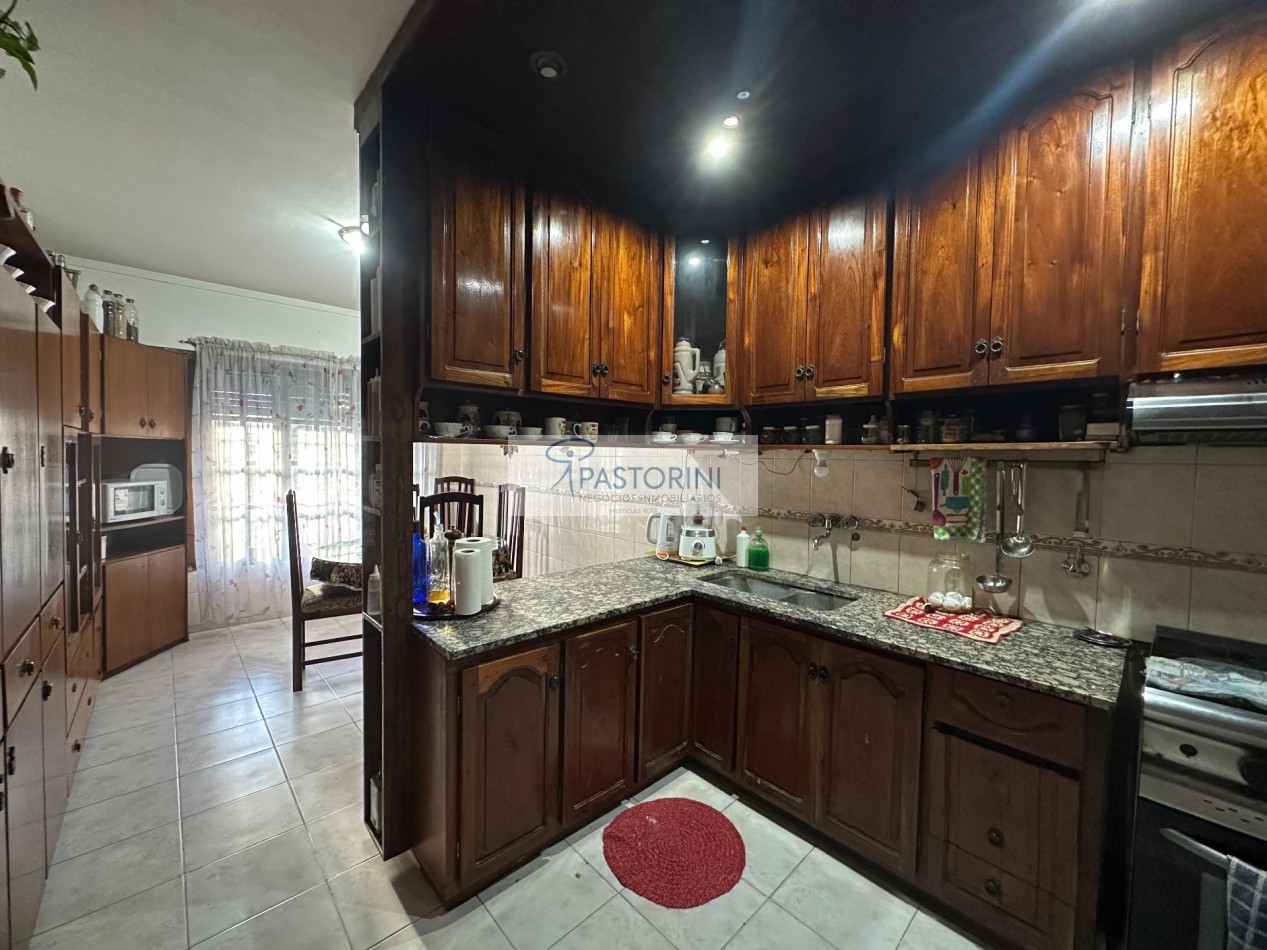 EN VENTA CHALET en Barrio Las Avenidas