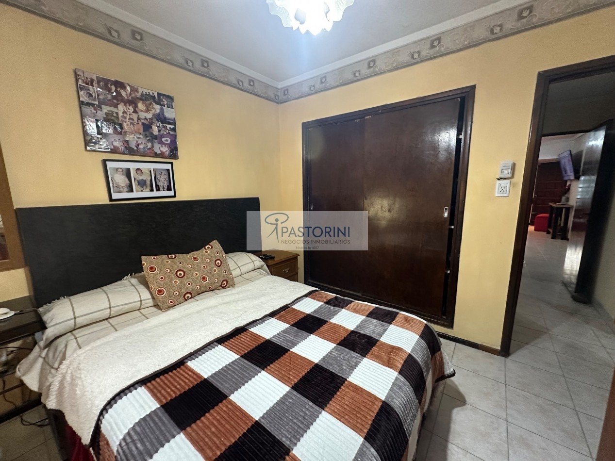 EN VENTA CHALET en Barrio Las Avenidas