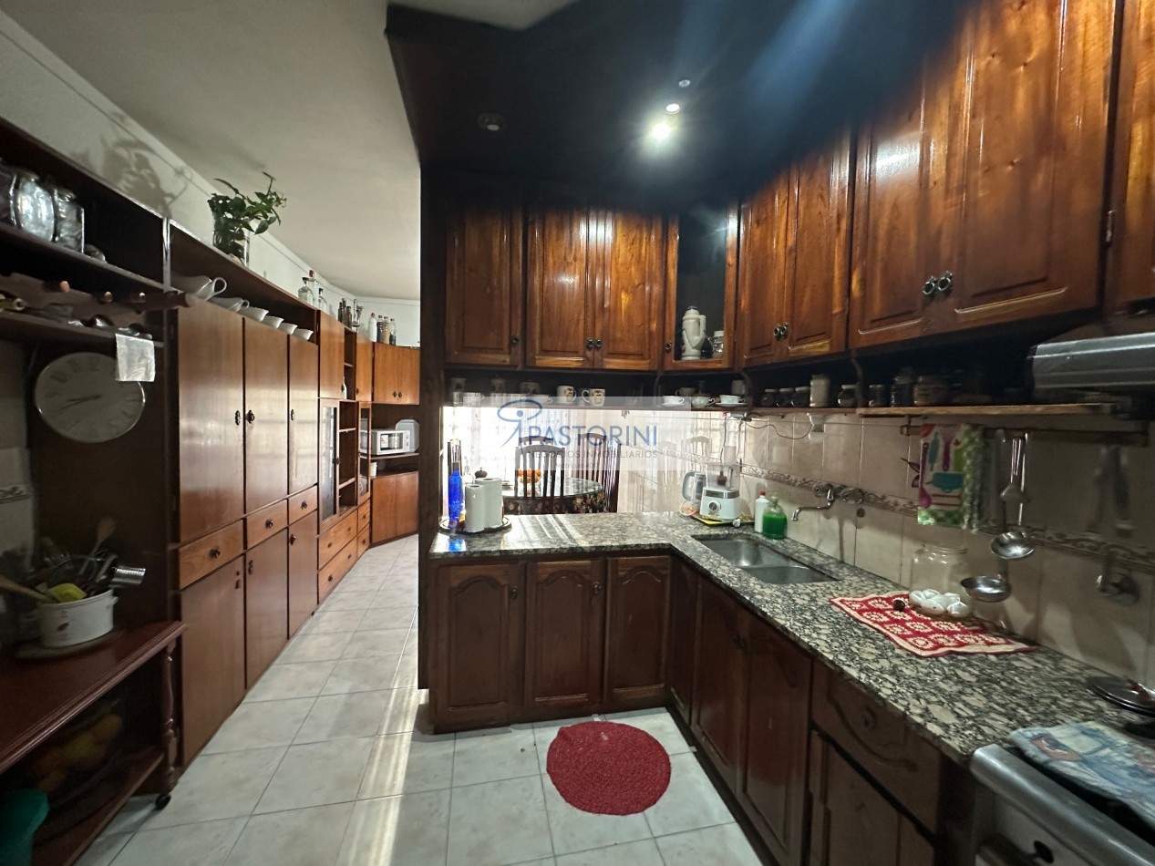 EN VENTA CHALET en Barrio Las Avenidas