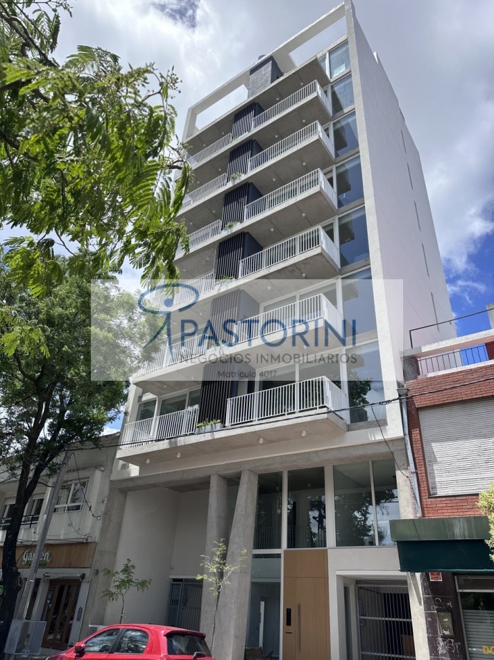 ALQUILAMOS MODERNO SEMIPISO de 2amb  con COCH en Plaza Mitre 