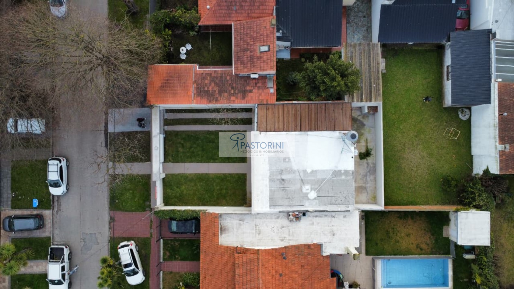 VENDEMOS CASA CON PARQUE en PARQUE LURO