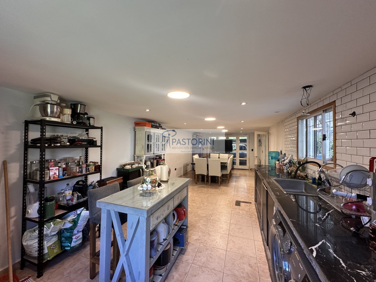 VENDEMOS CASA con Piscina 