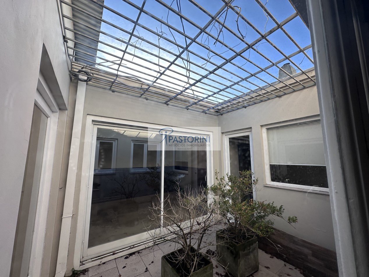 Alquilamos ideal centro de oficinas y/o consultorios