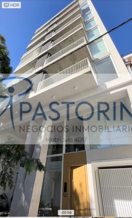 ALQUILAMOS MODERNO SEMIPISO a EQUIPADO de 2amb en Plaza Mitre 