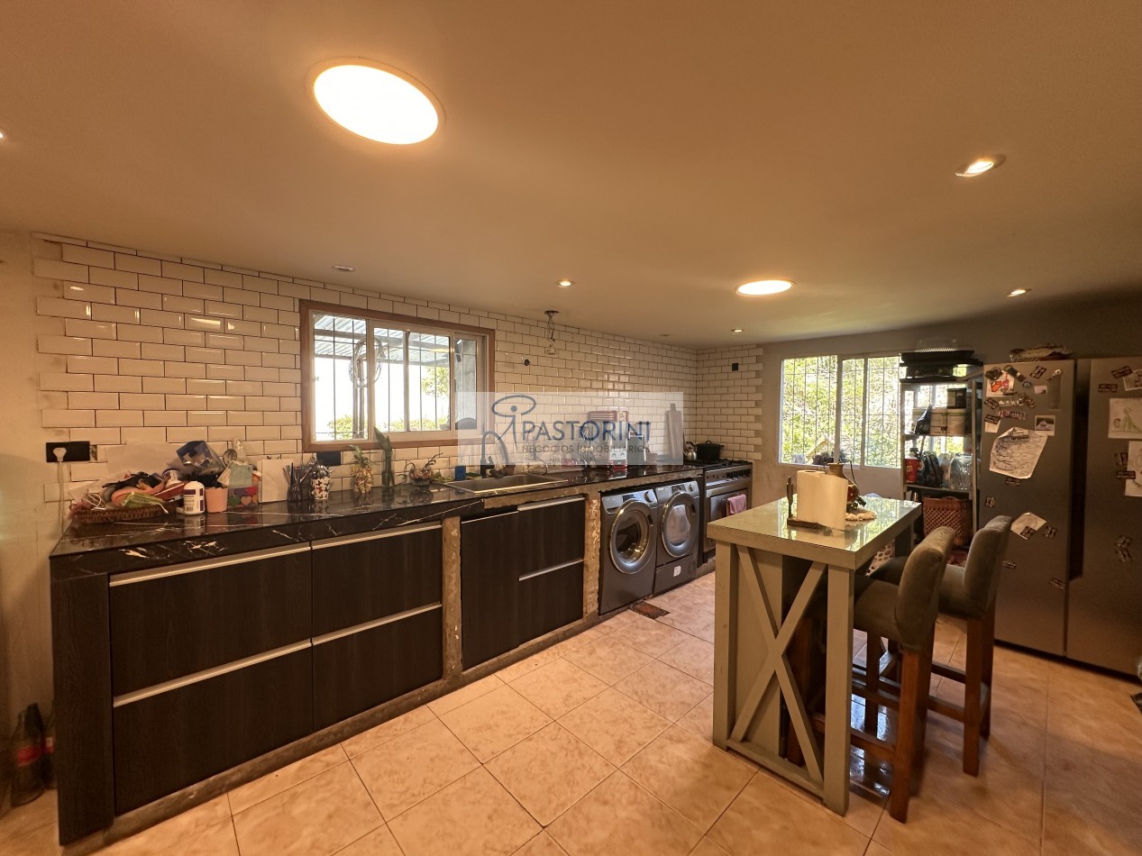 VENDEMOS CASA con Piscina 