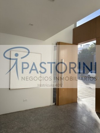 ALQUILAMOS MODERNO SEMIPISO a EQUIPADO de 2amb en Plaza Mitre 