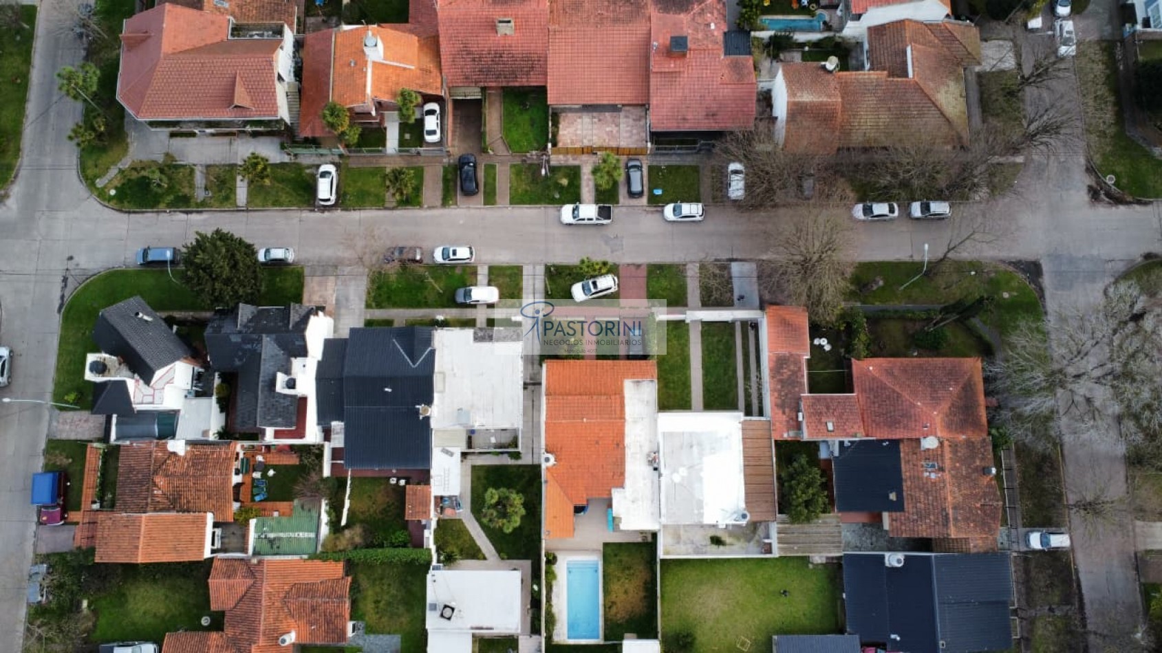 VENDEMOS CASA CON PARQUE en PARQUE LURO