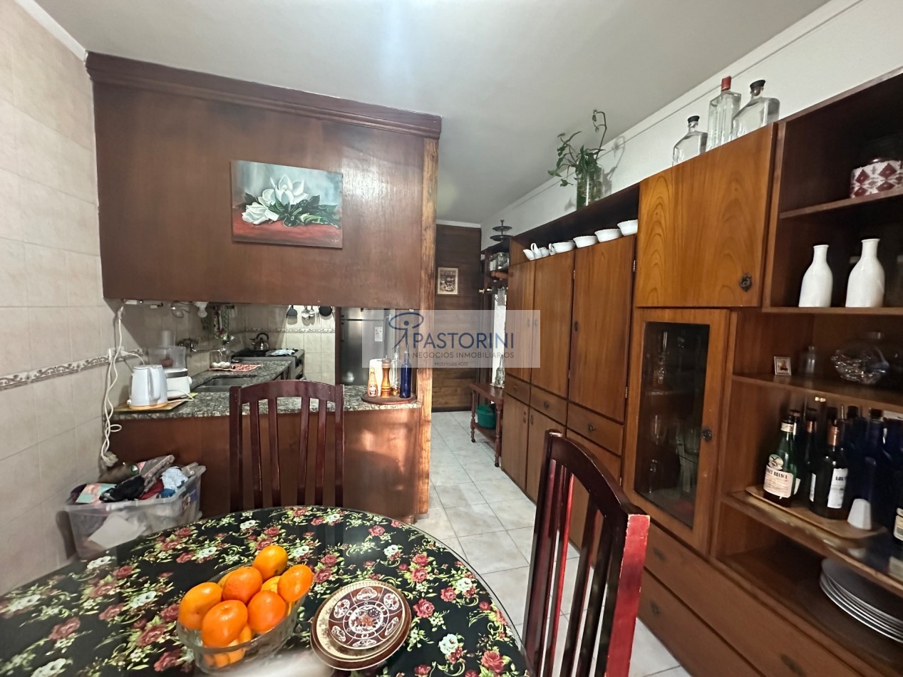EN VENTA CHALET en Barrio Las Avenidas