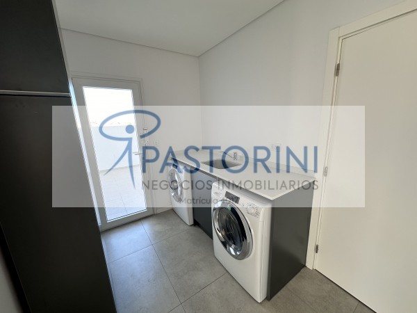 ALQUILAMOS MODERNO SEMIPISO de 2amb  con COCH en Plaza Mitre 