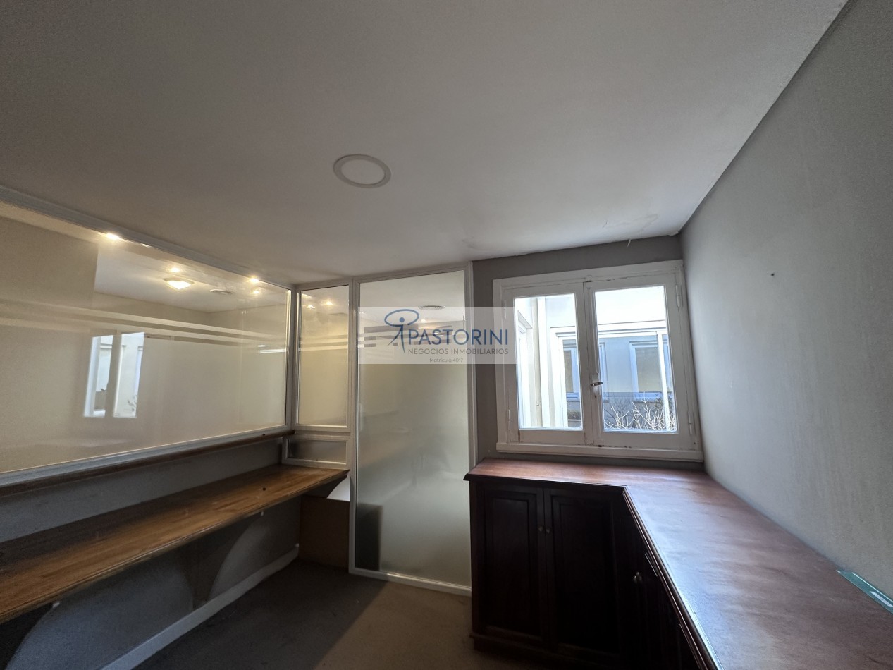 Alquilamos ideal centro de oficinas y/o consultorios