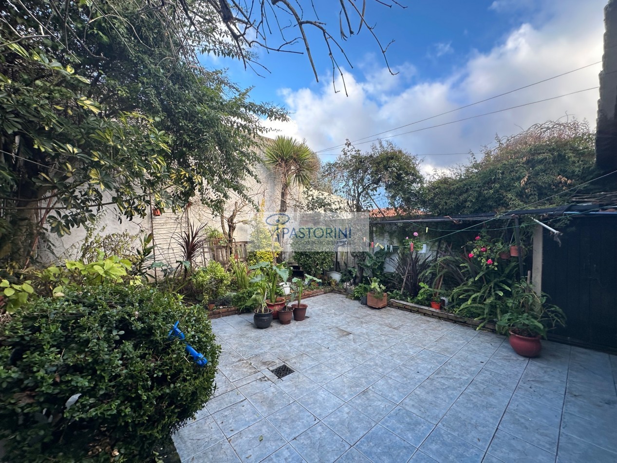 EN VENTA CHALET en Barrio Las Avenidas