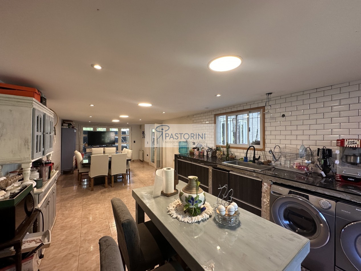 VENDEMOS CASA con Piscina 