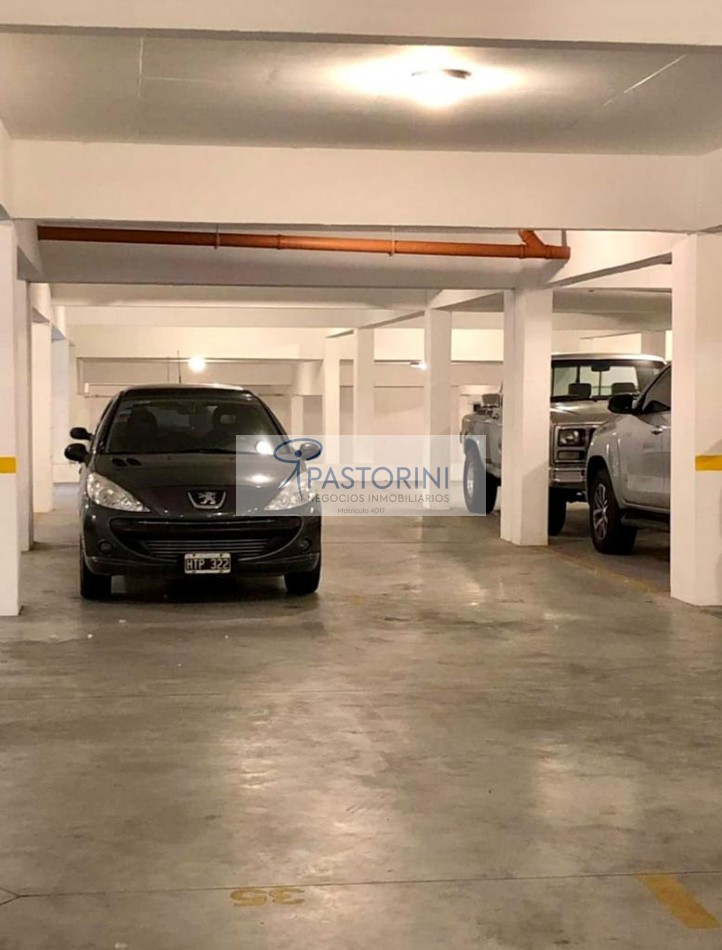 Impecable 2 ambientes + Estudio con Cochera Cubierta en zona Guemes