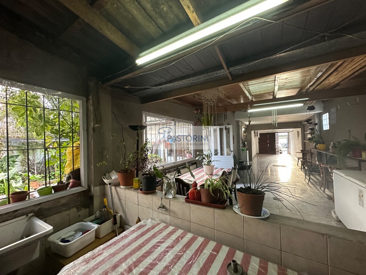 EN VENTA CHALET en Barrio Las Avenidas