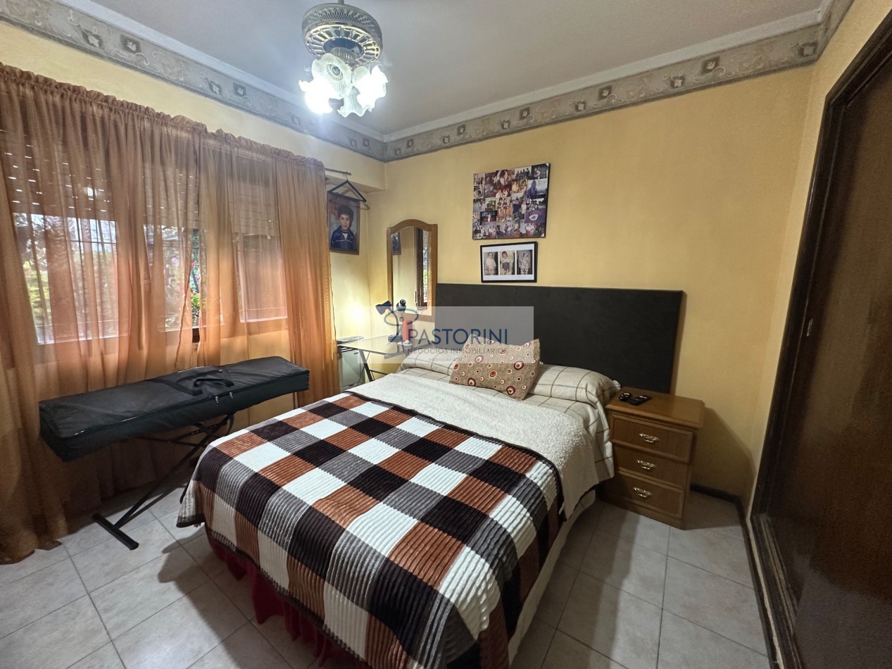 EN VENTA CHALET en Barrio Las Avenidas
