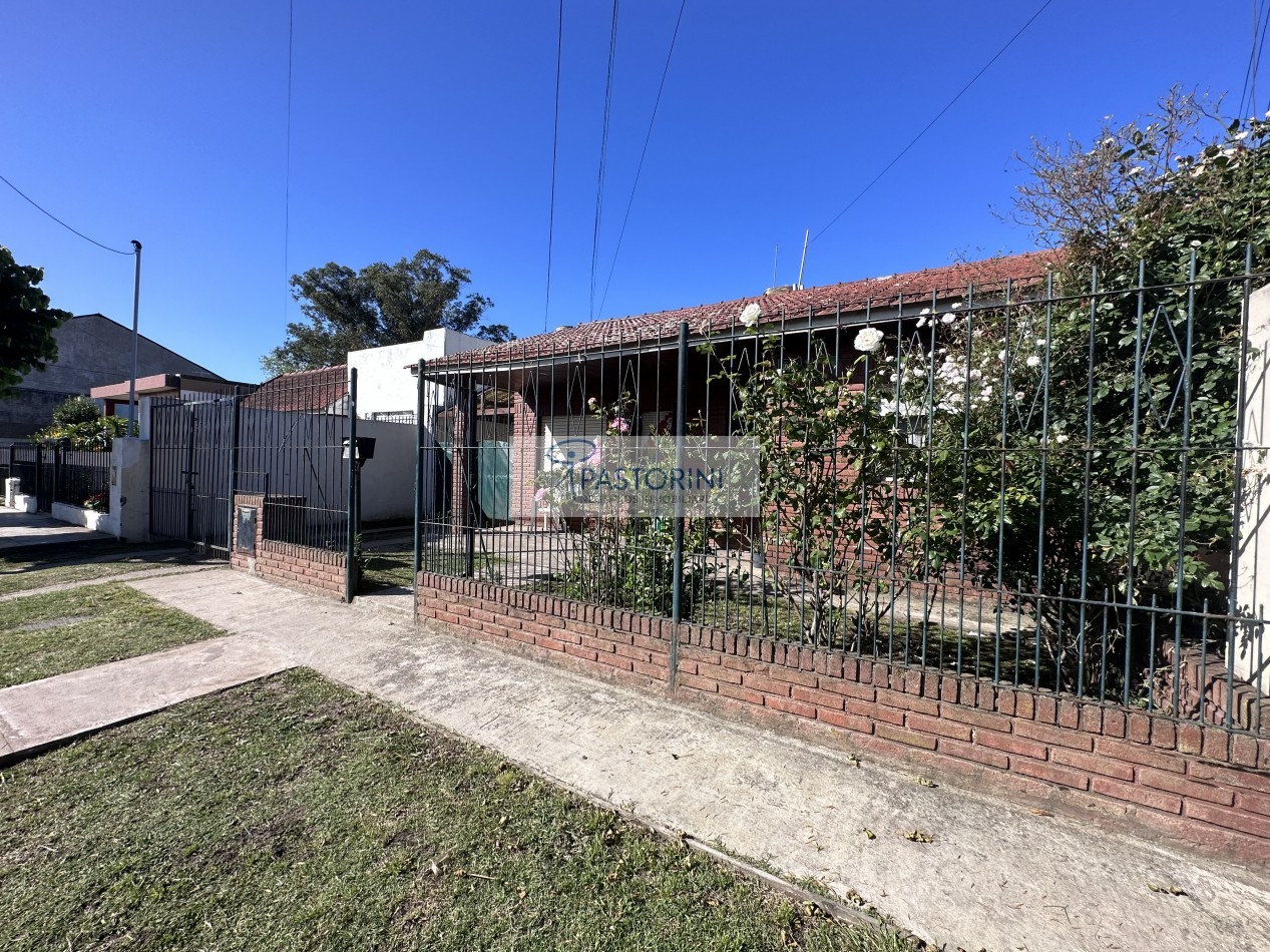 CASA con DPTO INDEPENDIENTE en LOTE PROPIO