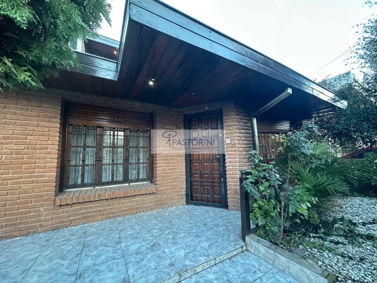 EN VENTA CHALET en Barrio Las Avenidas