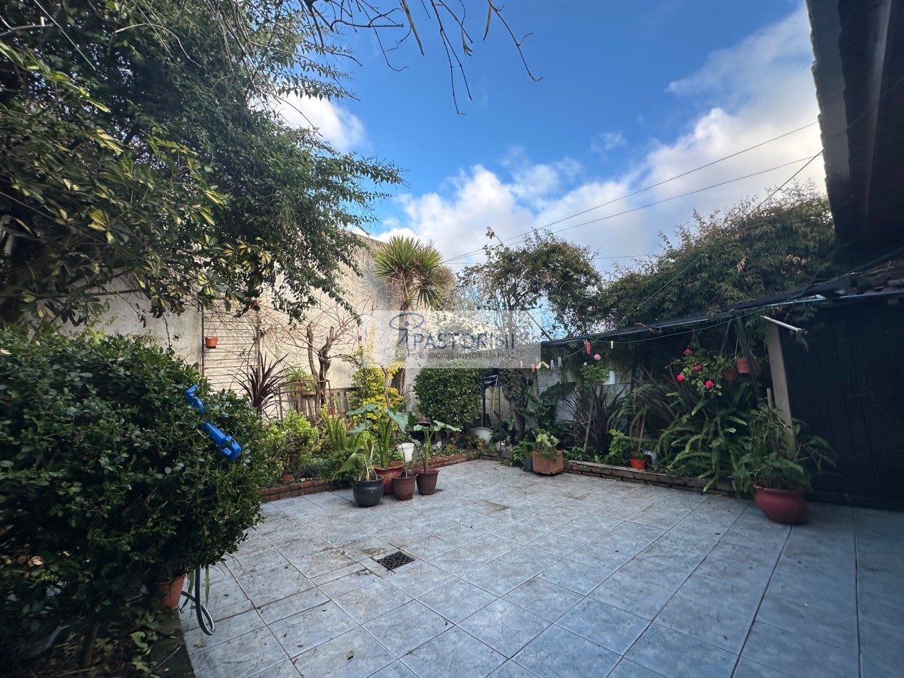 EN VENTA CHALET en Barrio Las Avenidas
