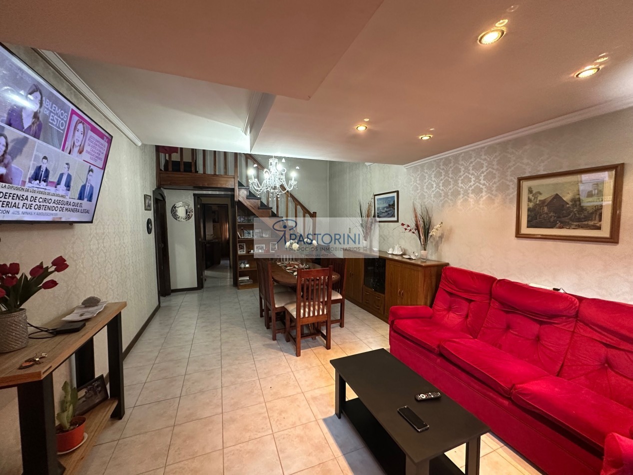 EN VENTA CHALET en Barrio Las Avenidas