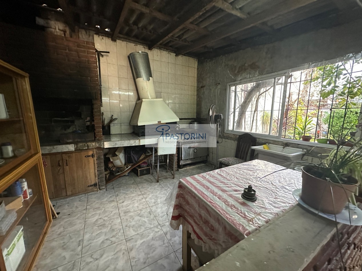 EN VENTA CHALET en Barrio Las Avenidas
