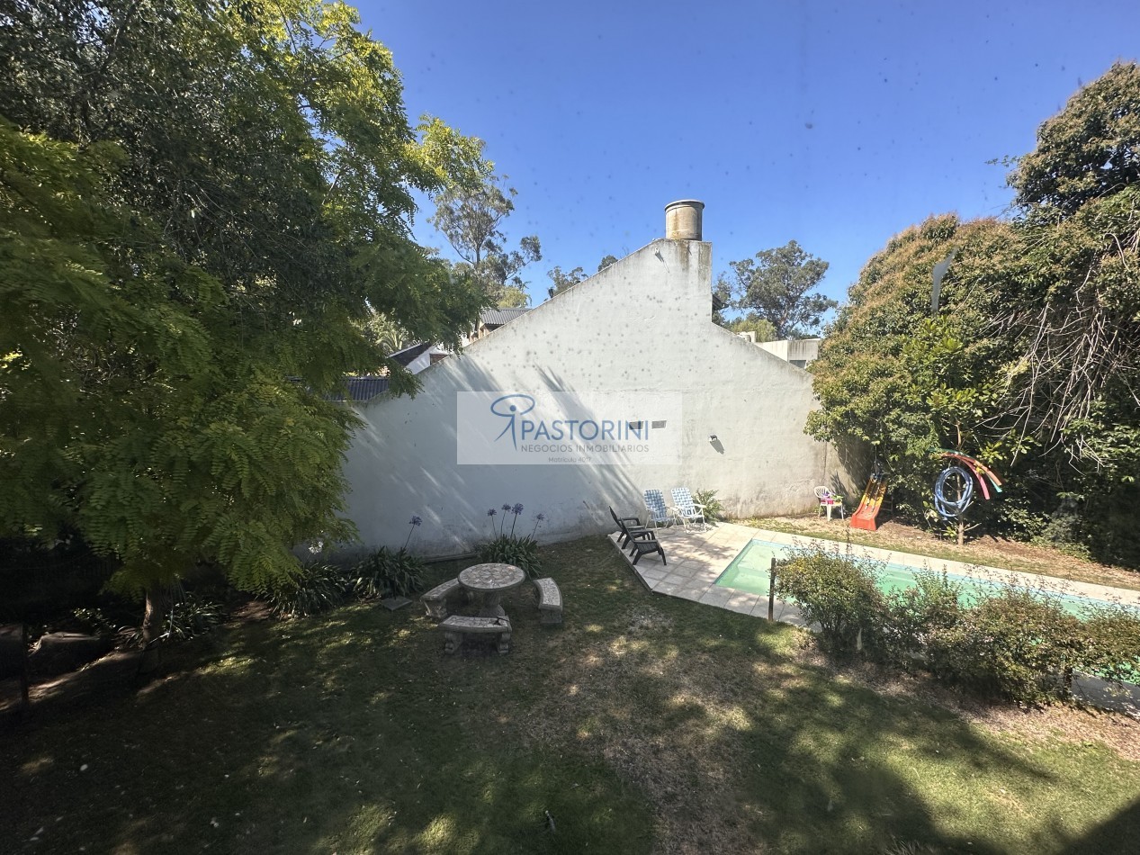 VENDEMOS CASA con Piscina 