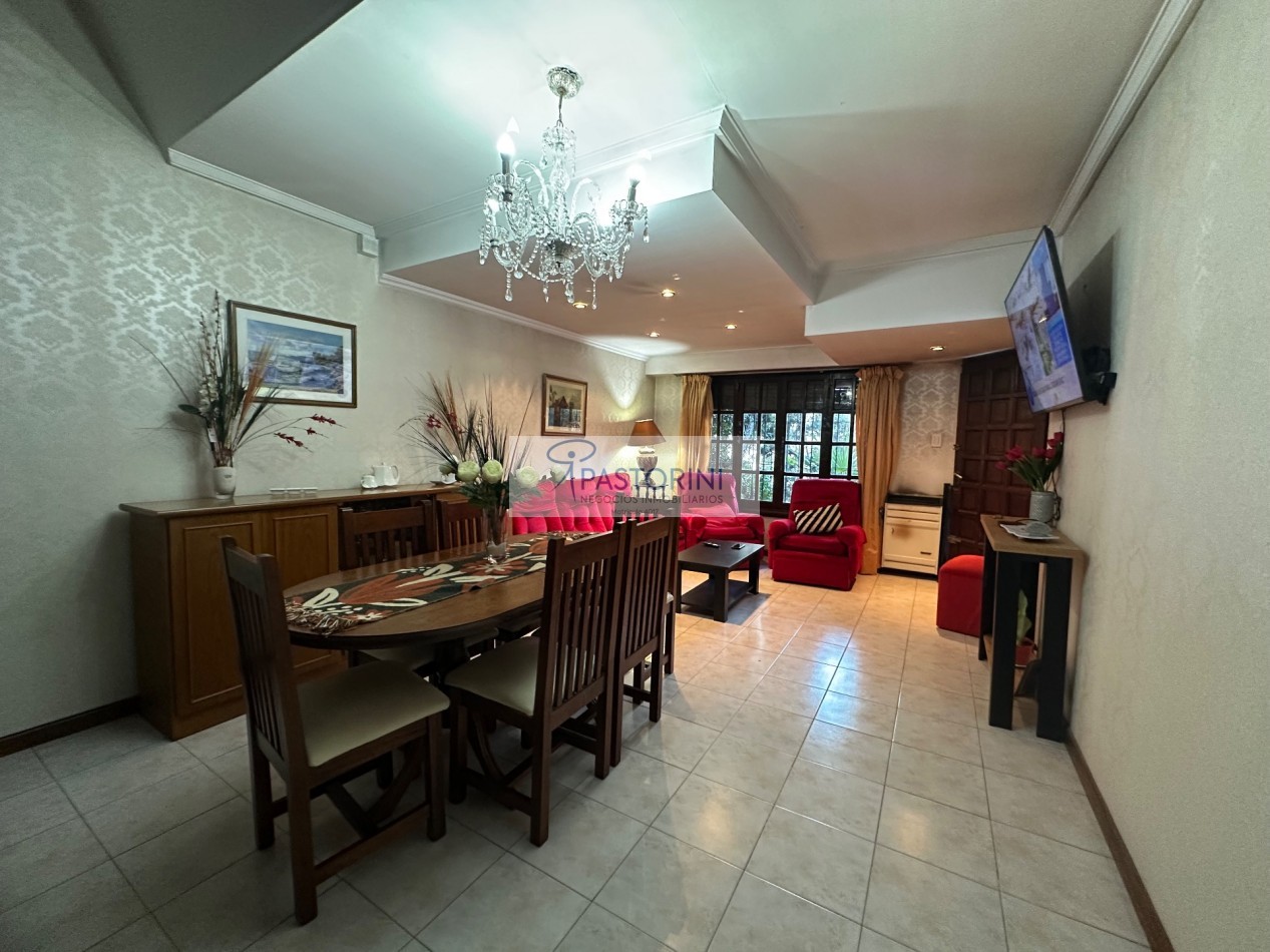 EN VENTA CHALET en Barrio Las Avenidas