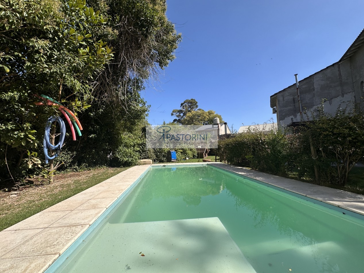 VENDEMOS CASA con Piscina 