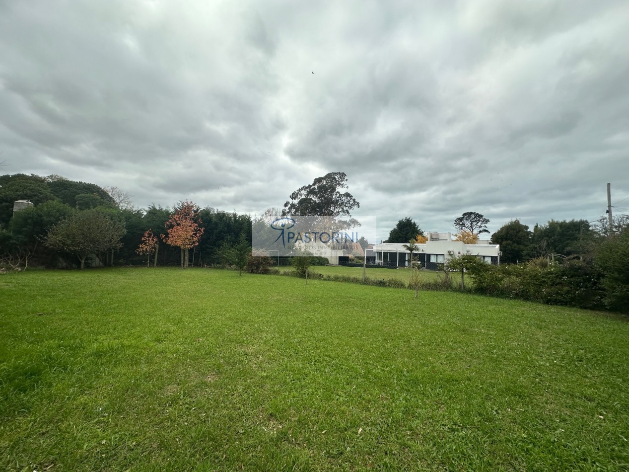 VENDEMOS CASA ALPINA con PARQUE en ACANTILADOS