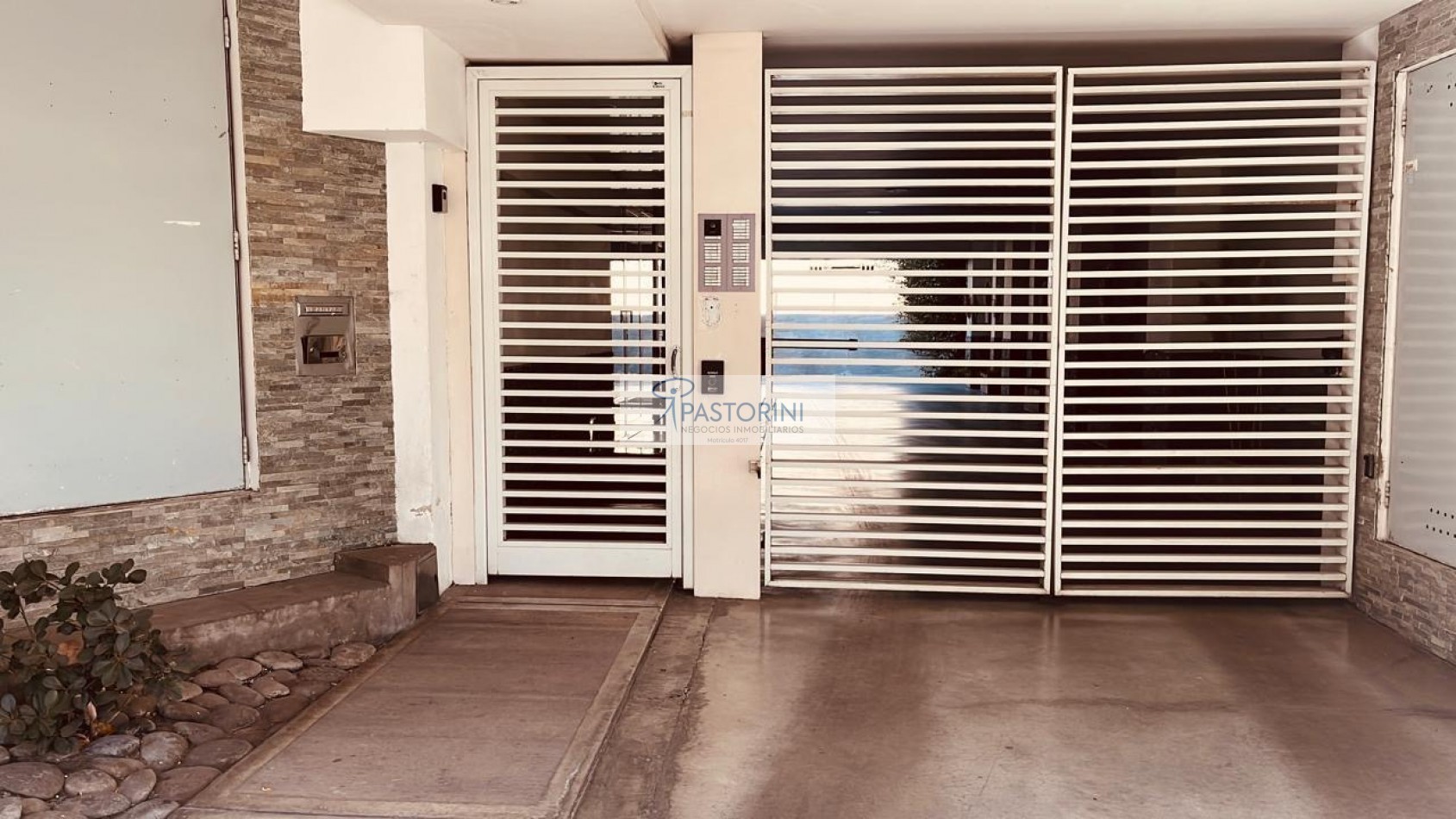 Vendemos impecable dpto con Coch zona Aldrey